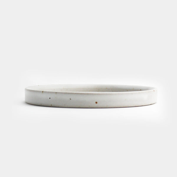 Everyday cake plate in speckled white