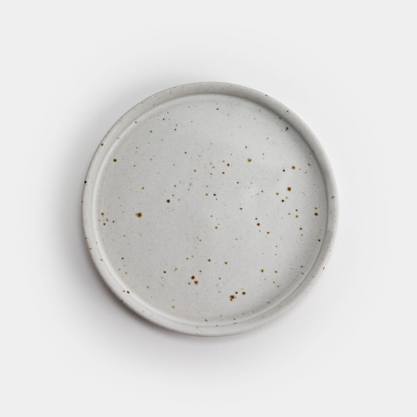 Everyday cake plate in speckled white